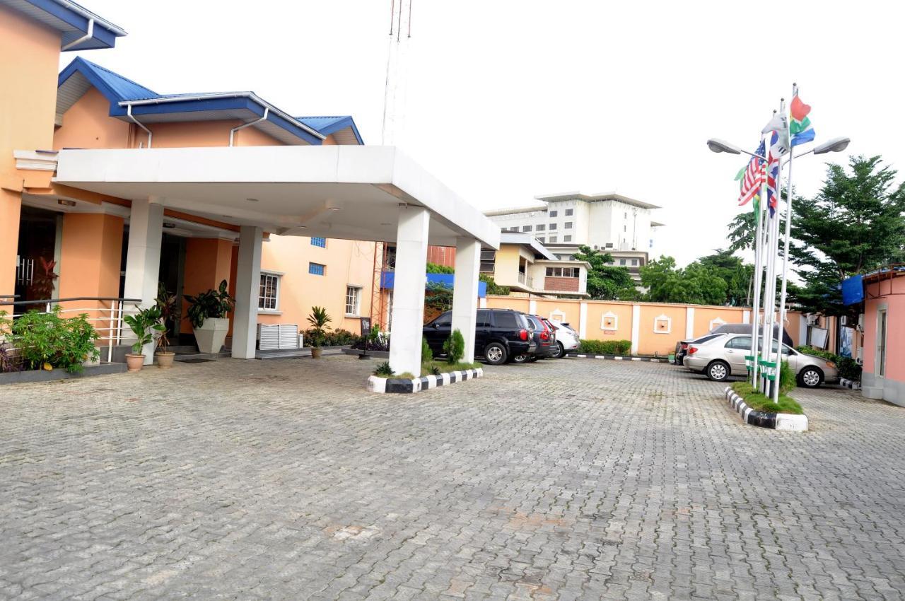 Primal Hotel Isaac John Gra Ikeja Kültér fotó