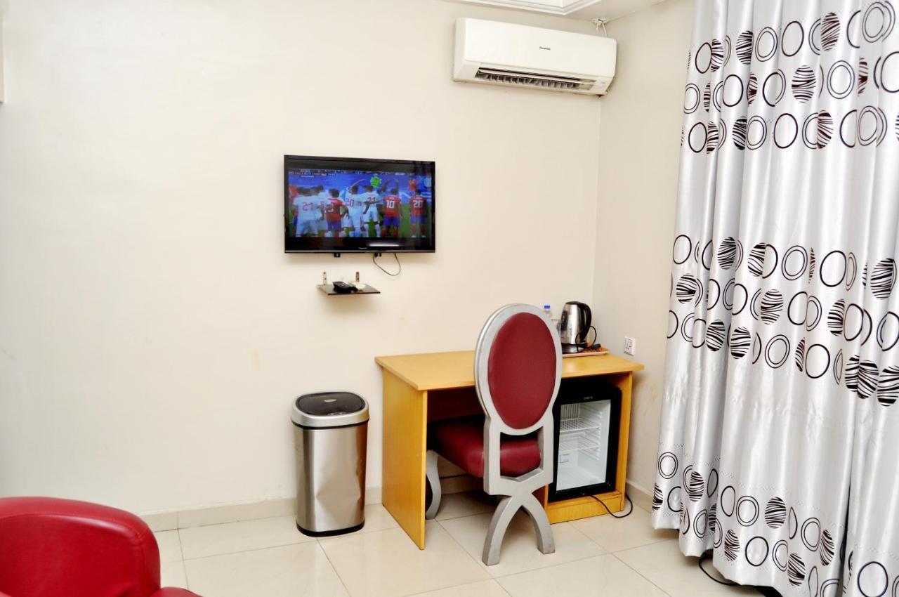 Primal Hotel Isaac John Gra Ikeja Kültér fotó