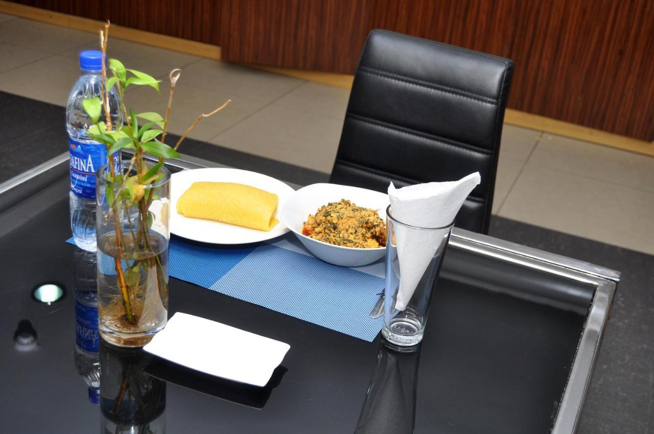 Primal Hotel Isaac John Gra Ikeja Kültér fotó