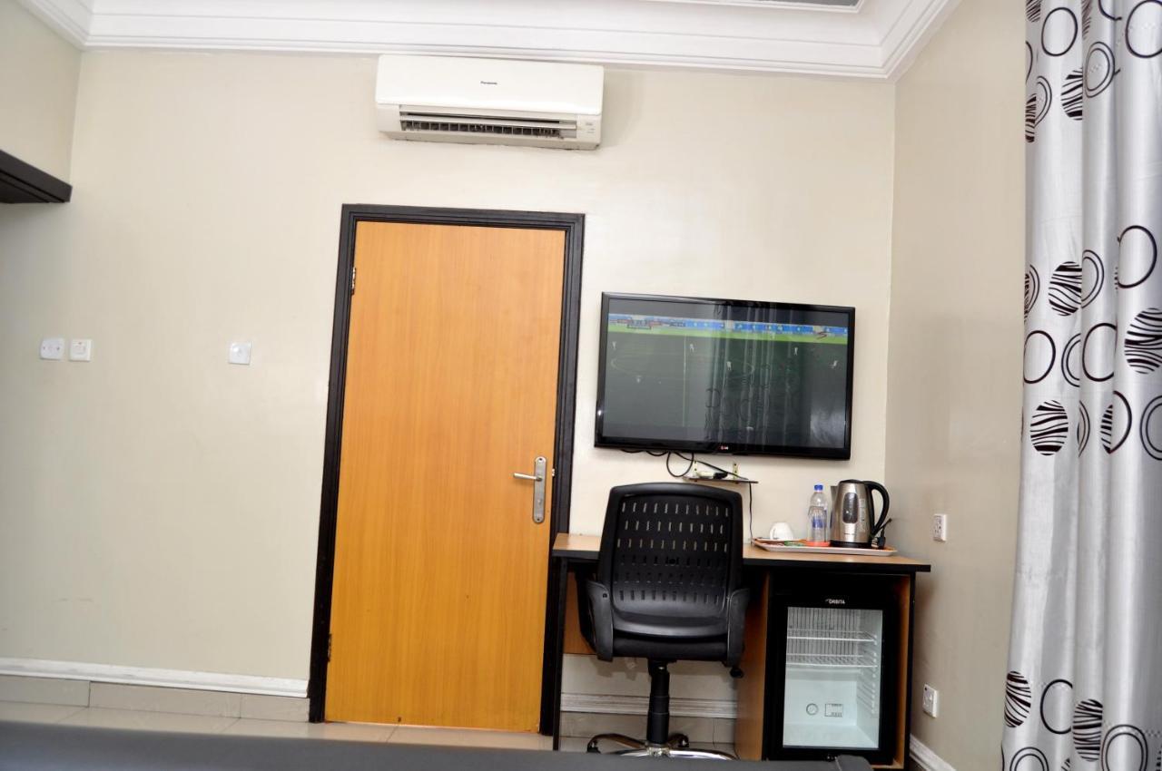 Primal Hotel Isaac John Gra Ikeja Kültér fotó