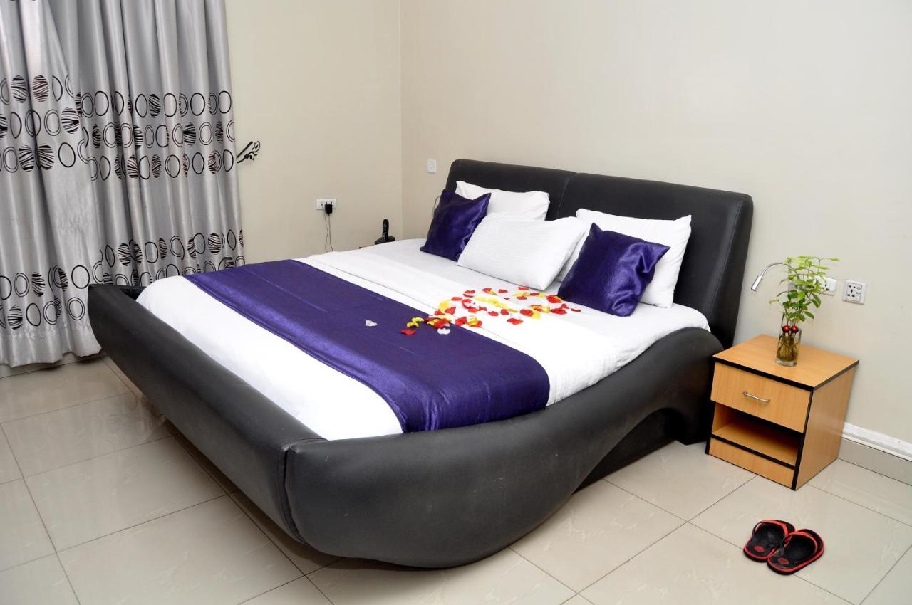 Primal Hotel Isaac John Gra Ikeja Kültér fotó