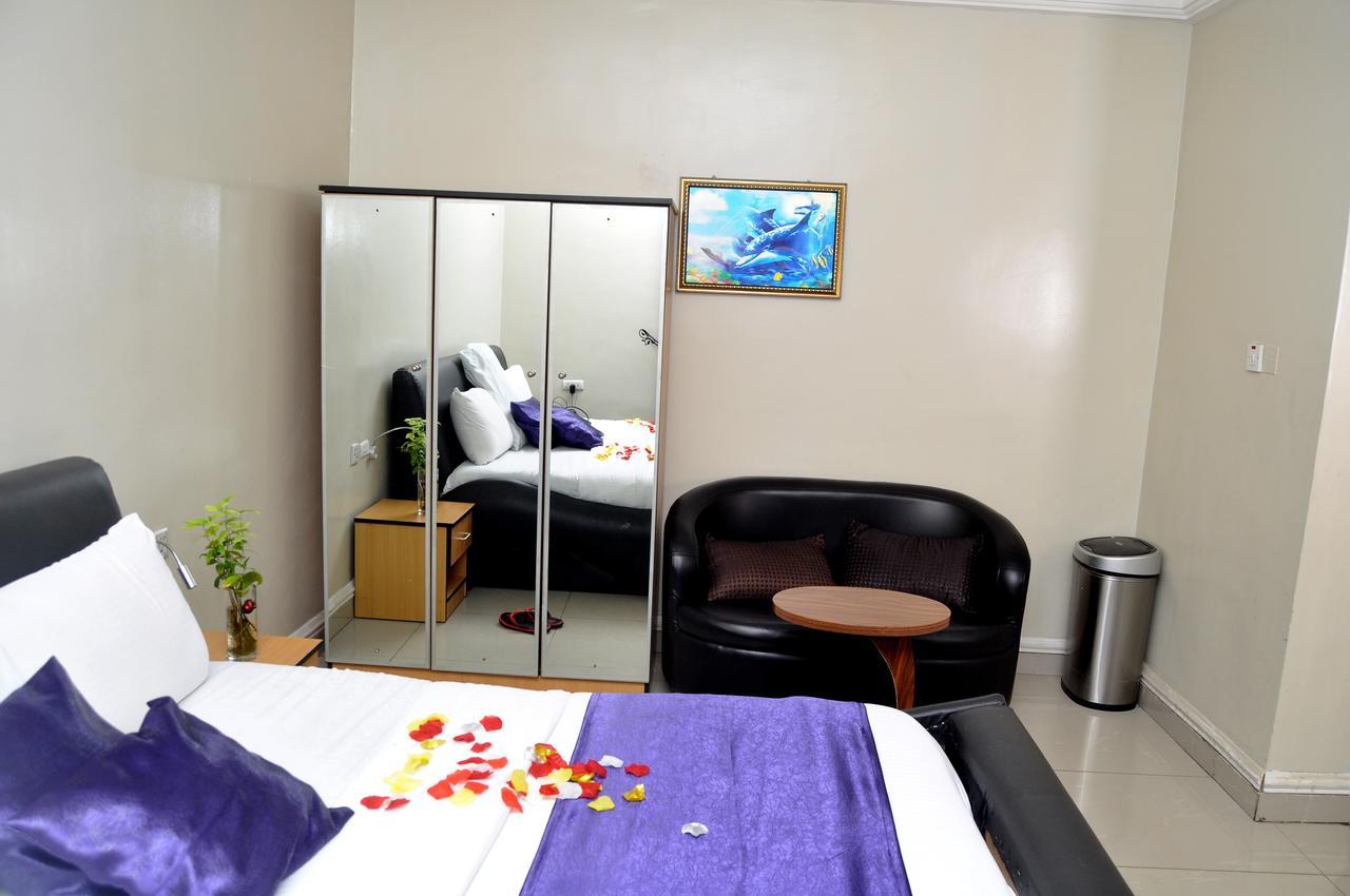 Primal Hotel Isaac John Gra Ikeja Kültér fotó